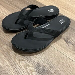 Women’s Black Flip Flops Cushioned Supportive Sole with Glitter Straps size 7